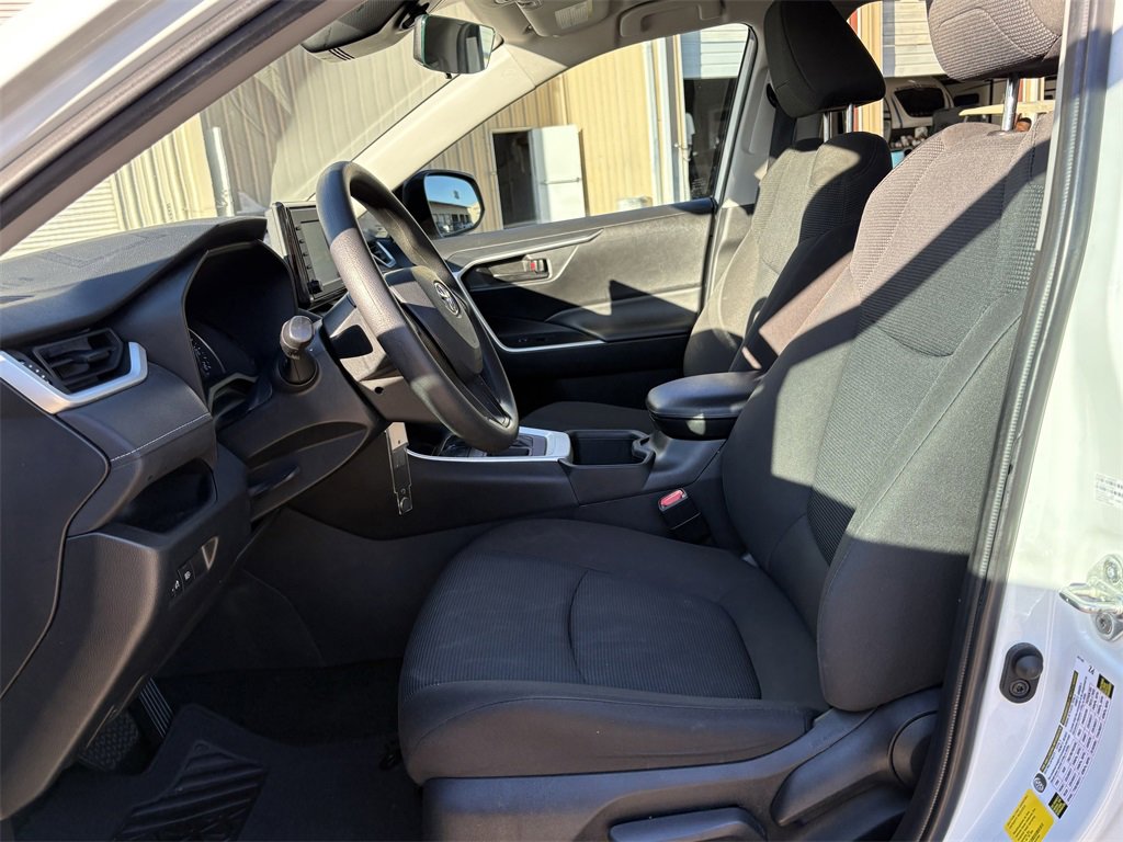 Used 2022 Toyota RAV4 LE image 12