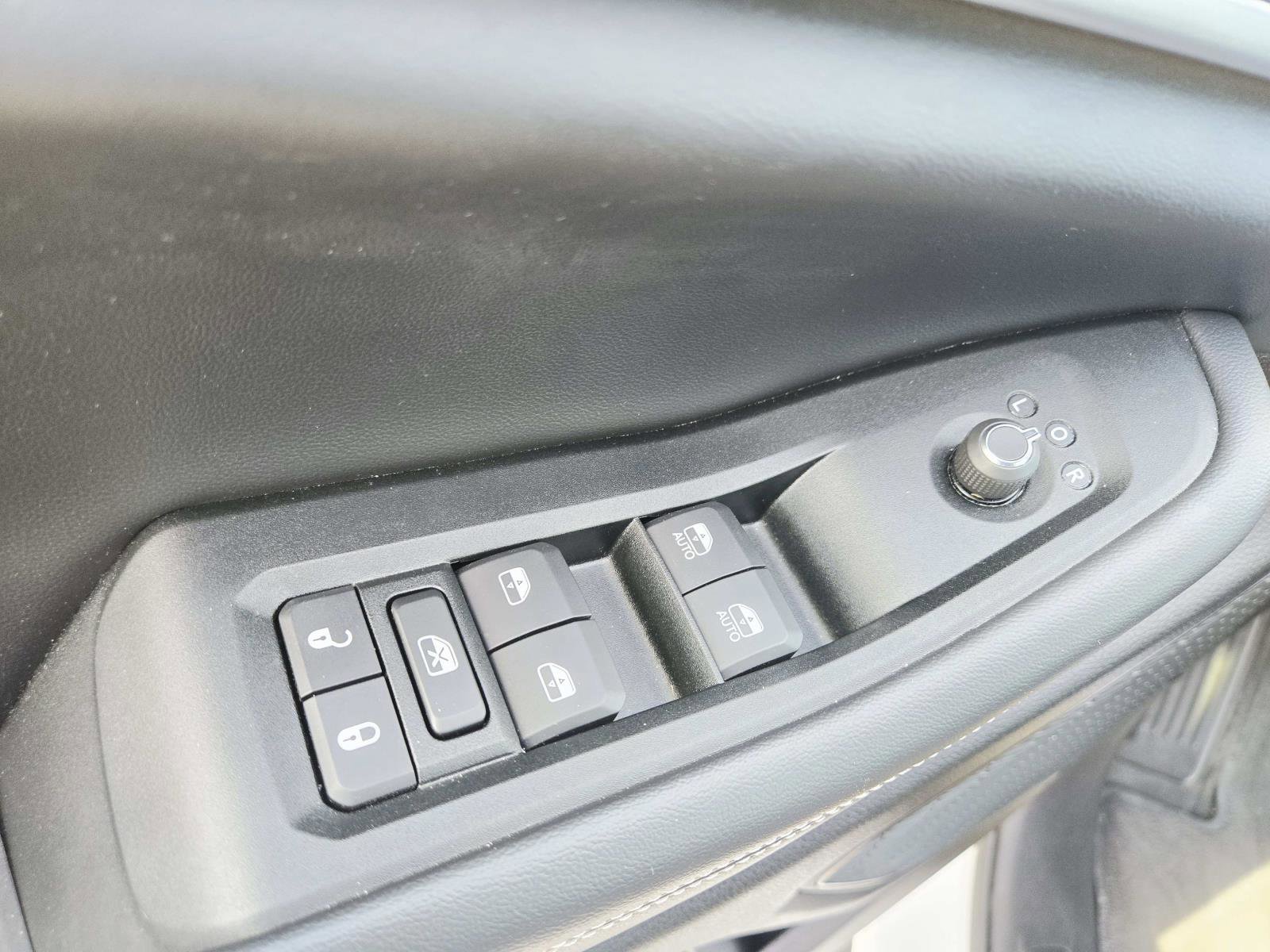 Used 2024 Jeep Grand Cherokee Limited w/ Luxury Tech Group II image 39