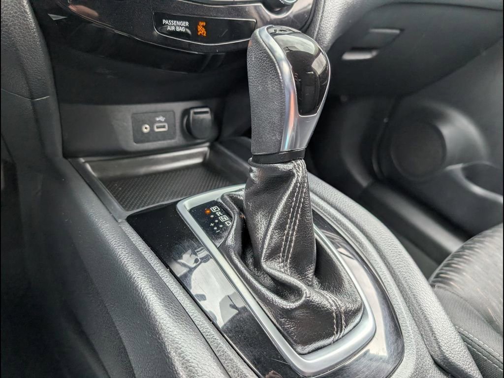 Used 2018 Nissan Rogue SV image 15