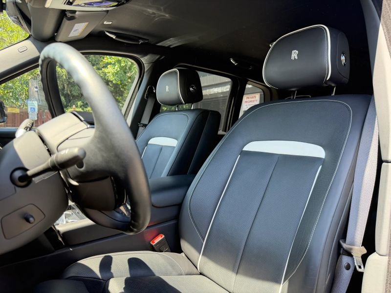 Used 2022 Rolls-Royce Cullinan Black Badge w/ Dark Exterior Package AWD/4WD image 13