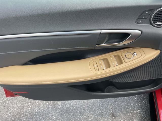 Used 2021 Hyundai Sonata Limited w/ Preferred Accessory Package FWD image 16