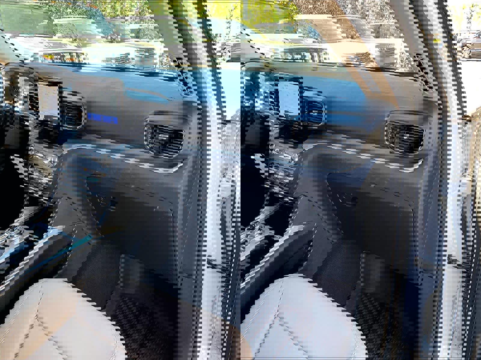 Used 2020 Ford Explorer XLT w/ Equipment Group 202A image 17