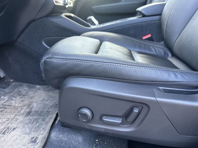 Used 2023 Volvo XC40 B5 Plus w/ Protection Package Premier image 17