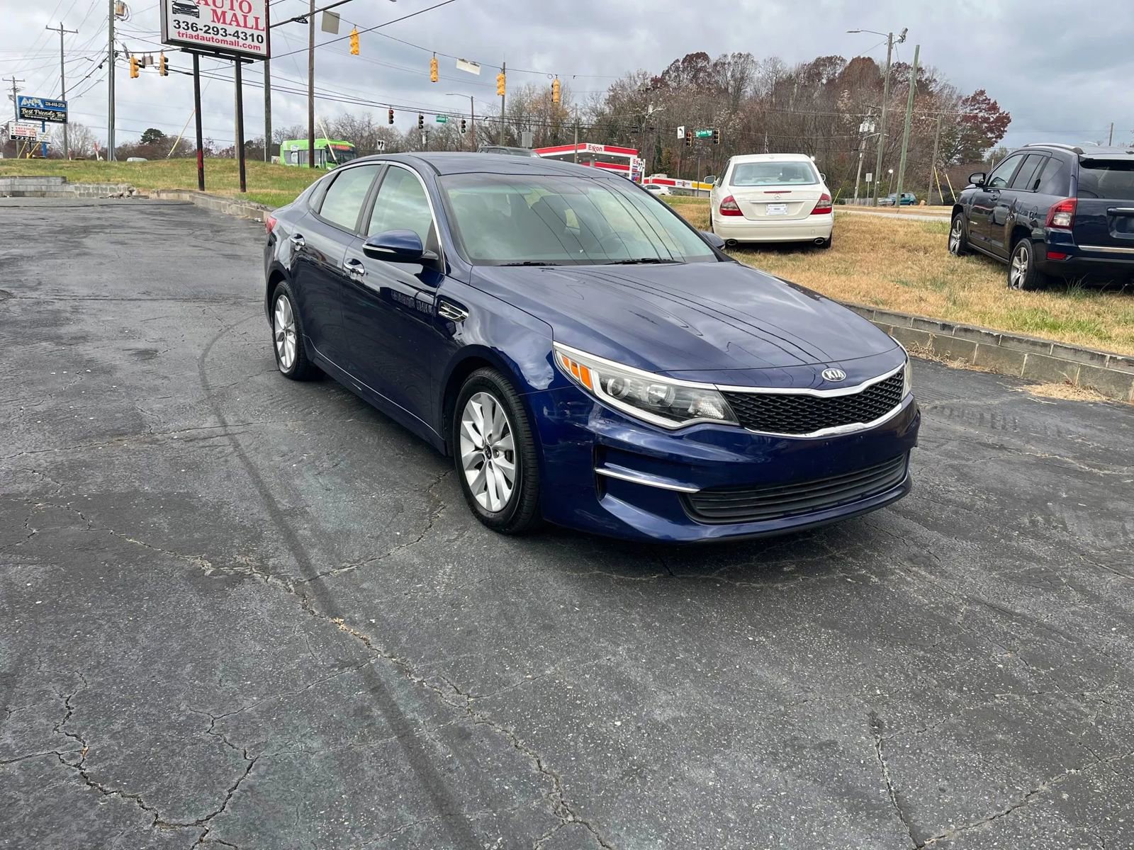 Used 2018 Kia Optima LX w/ 17" Alloy Wheels Package FWD image 1