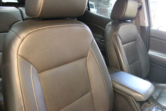 Used 2020 GMC Acadia SLT w/ GMC Pro Grade Package AWD/4WD image 11