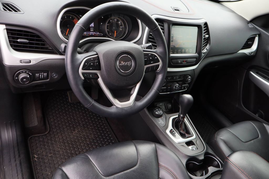 Used 2018 Jeep Cherokee Trailhawk w/ Quick Order Package 27L image 10