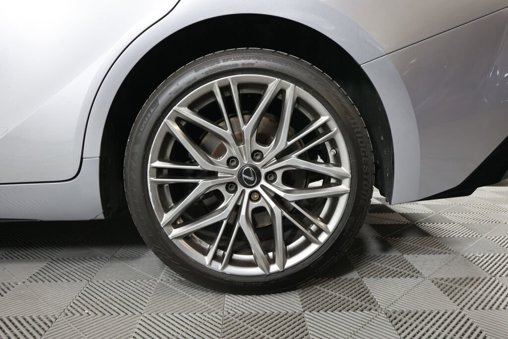 Used 2022 Lexus IS 500 RWD image 8