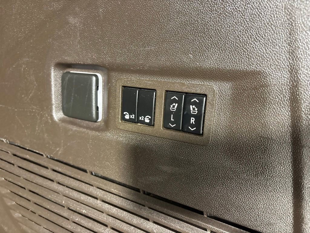 Used 2021 GMC Yukon Denali w/ Denali Premium Package image 57