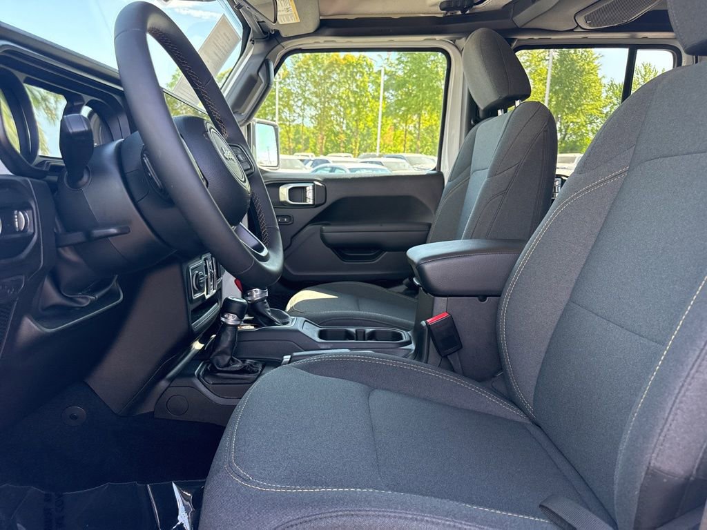 Used 2025 Jeep Gladiator Sport image 9