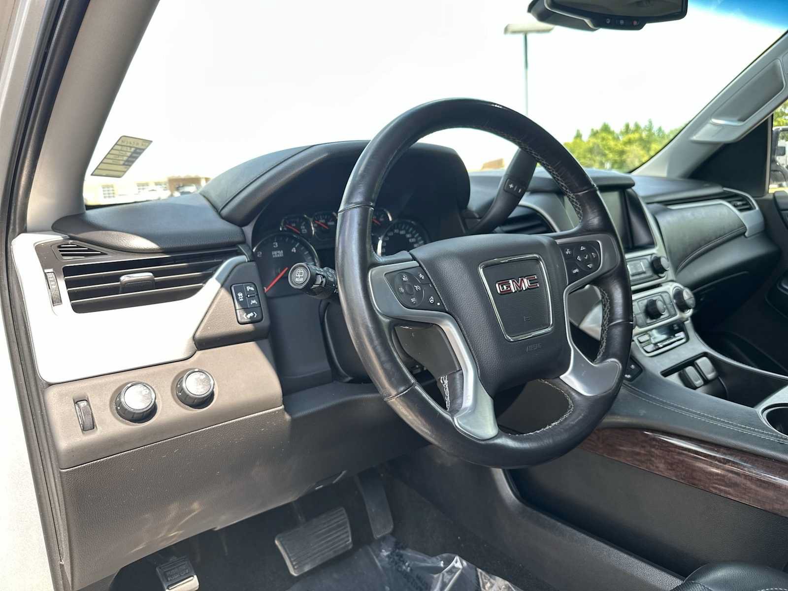 Used 2018 GMC Yukon SLT w/ Open Road Package AWD/4WD image 16