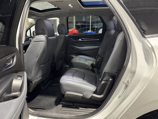 Used 2021 Buick Enclave Essence image 10