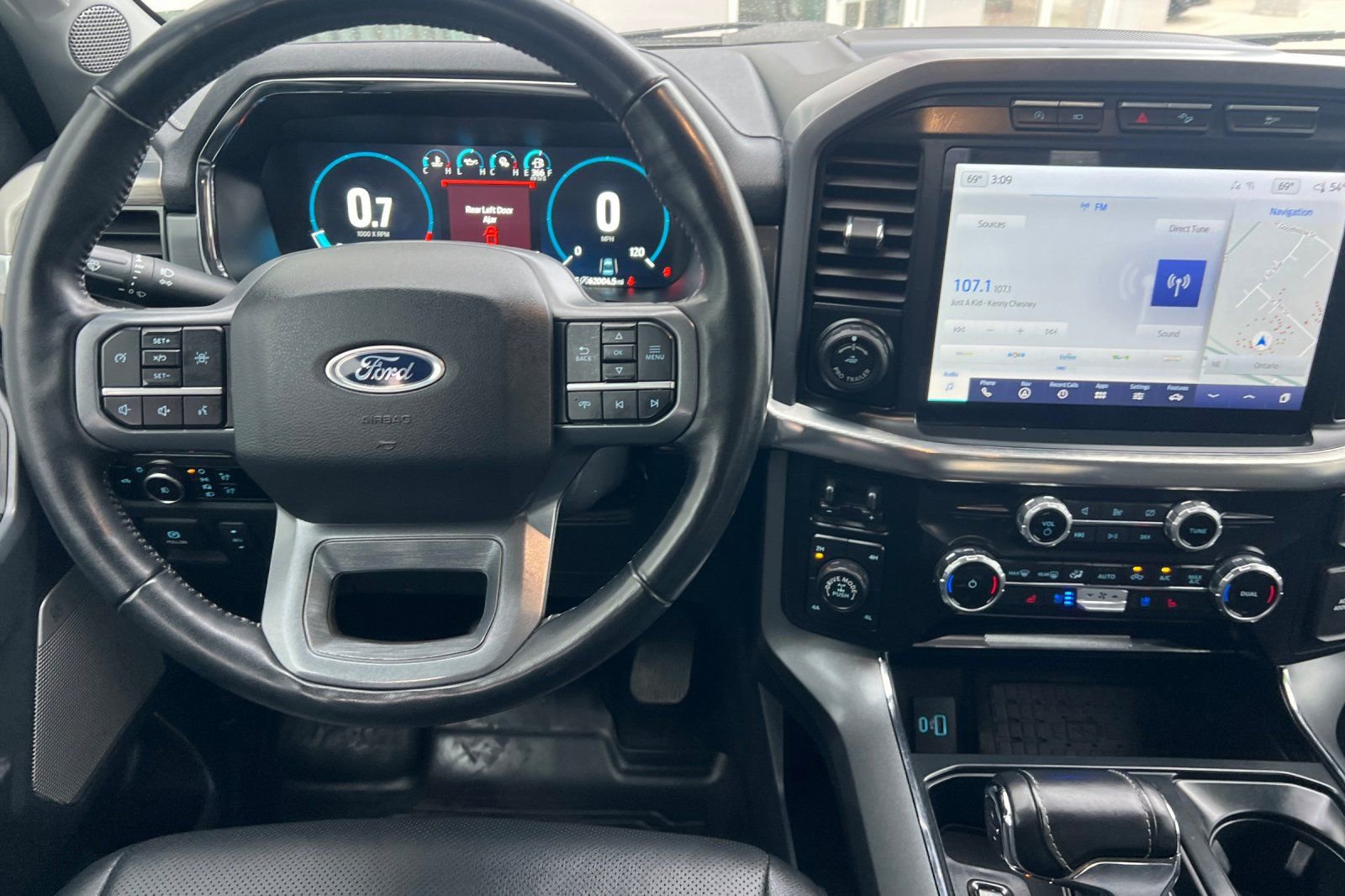 Used 2023 Ford F150 Lariat w/ Trailer Tow Package image 11