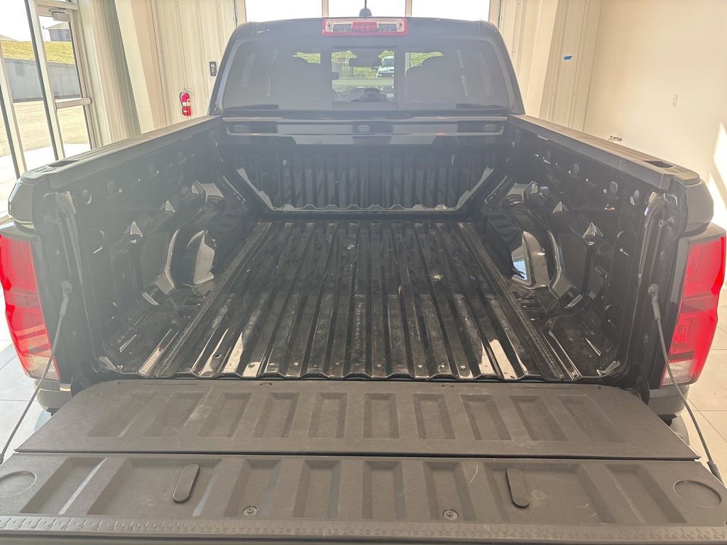 Used 2024 Chevrolet Colorado Z71 w/ Z71 Convenience Package 2 AWD/4WD image 14