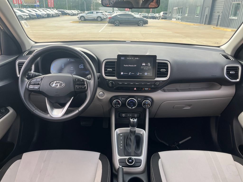Used 2025 Hyundai Venue SEL FWD image 14