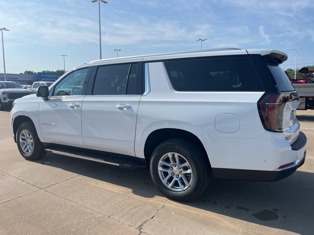 New 2025 Chevrolet Suburban LS image 9