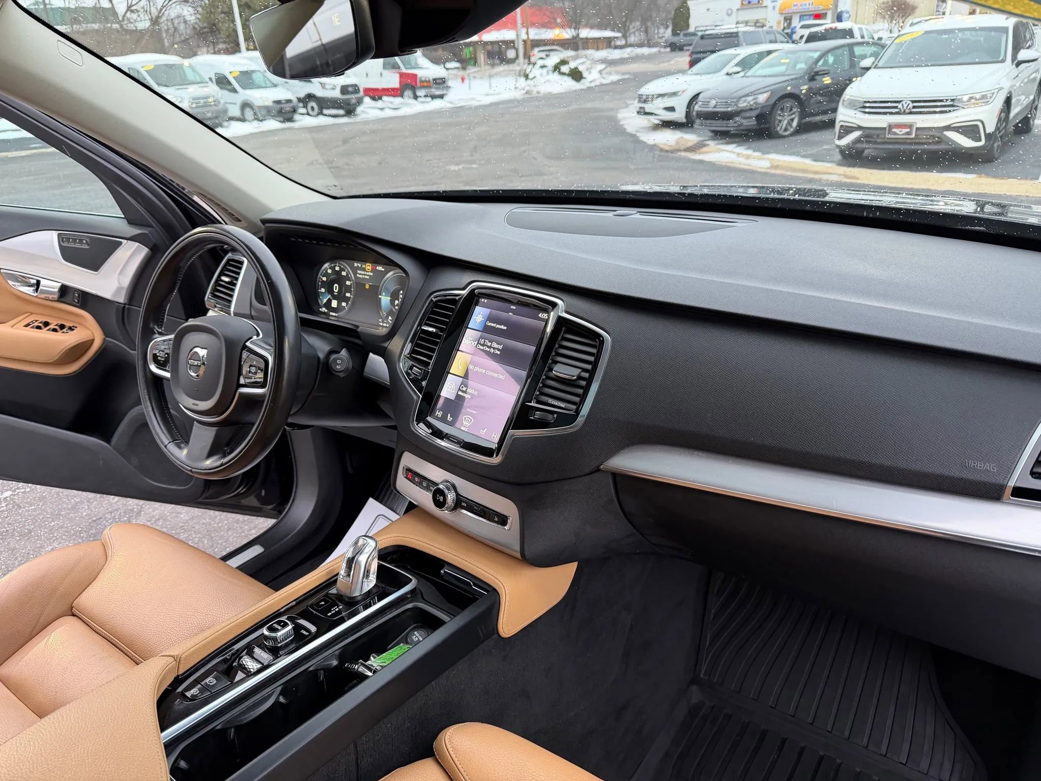 Used 2016 Volvo XC90 T8 Momentum w/ Vision Package image 28