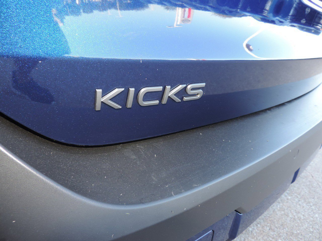 Certified 2025 Nissan Kicks SR FWD image 17