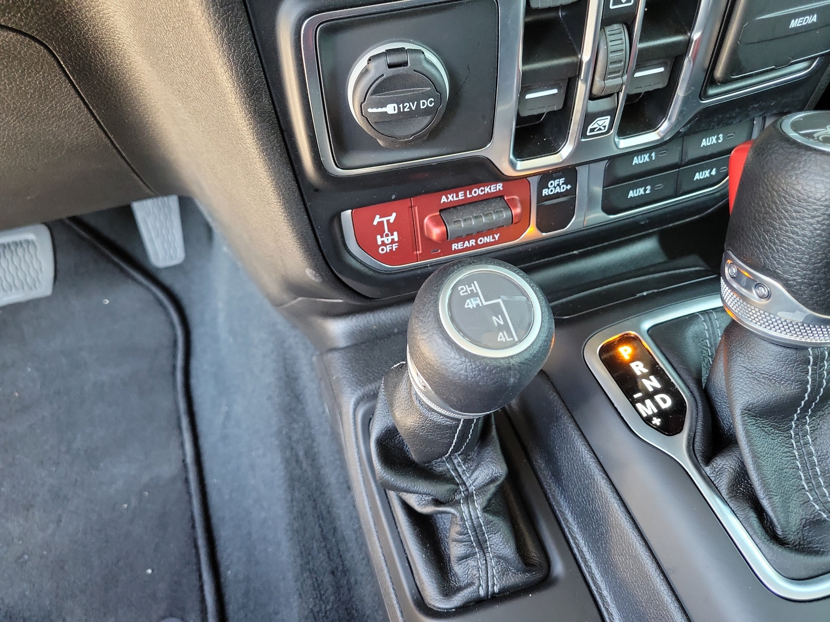 Used 2024 Jeep Gladiator Mojave AWD/4WD image 22
