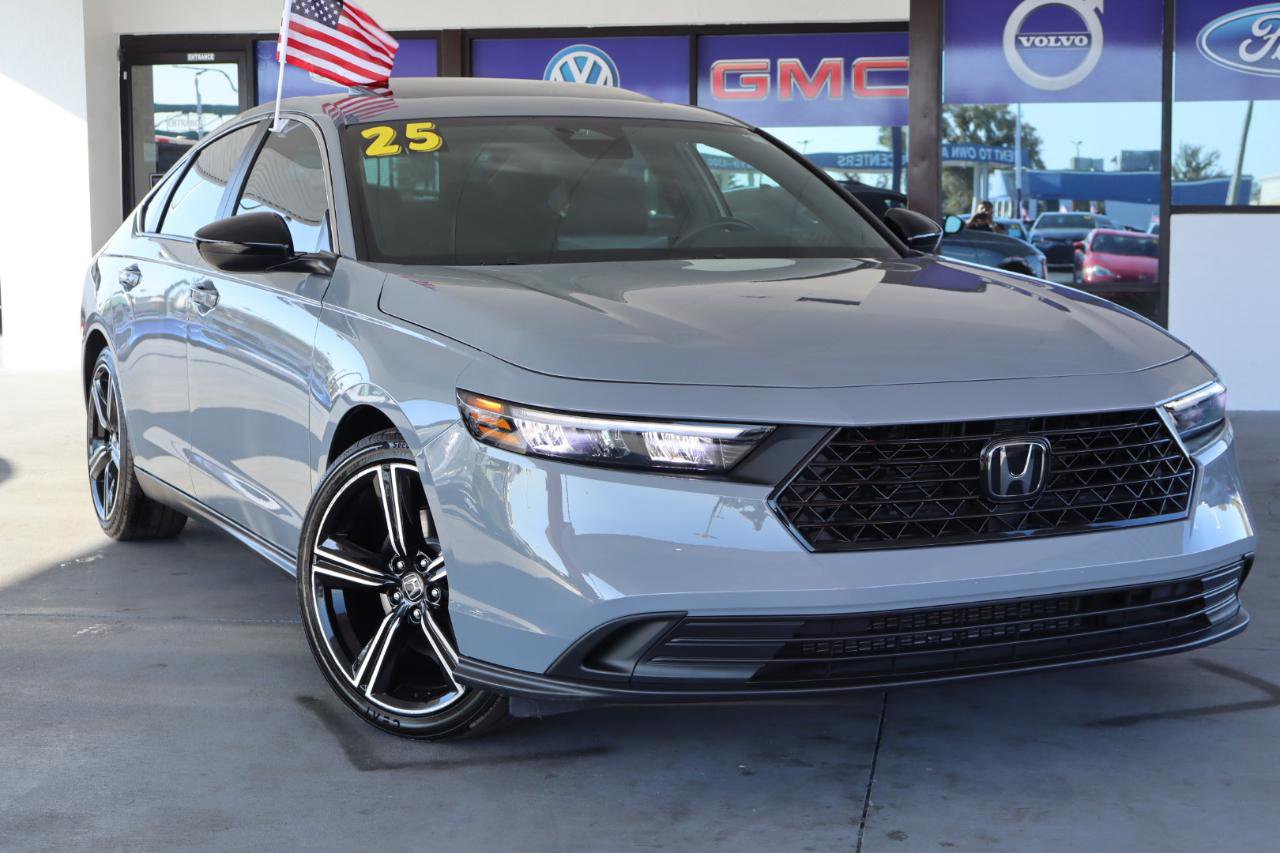 Used 2025 Honda Accord Sport image 2