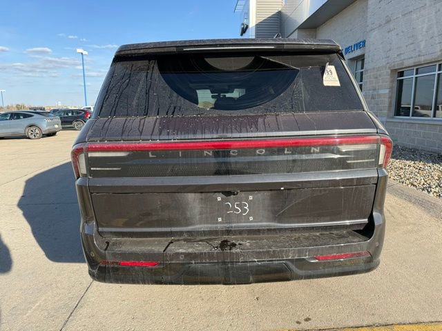 Certified 2025 Lincoln Navigator L Reserve image 4