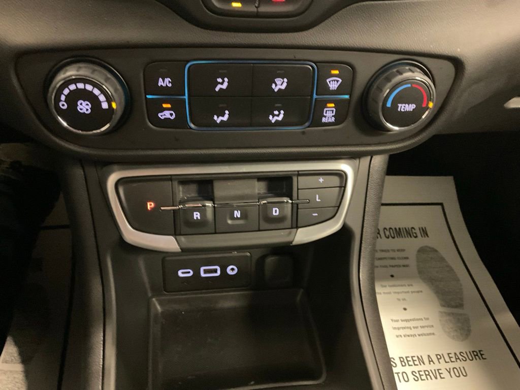 Used 2024 GMC Terrain SLE image 21