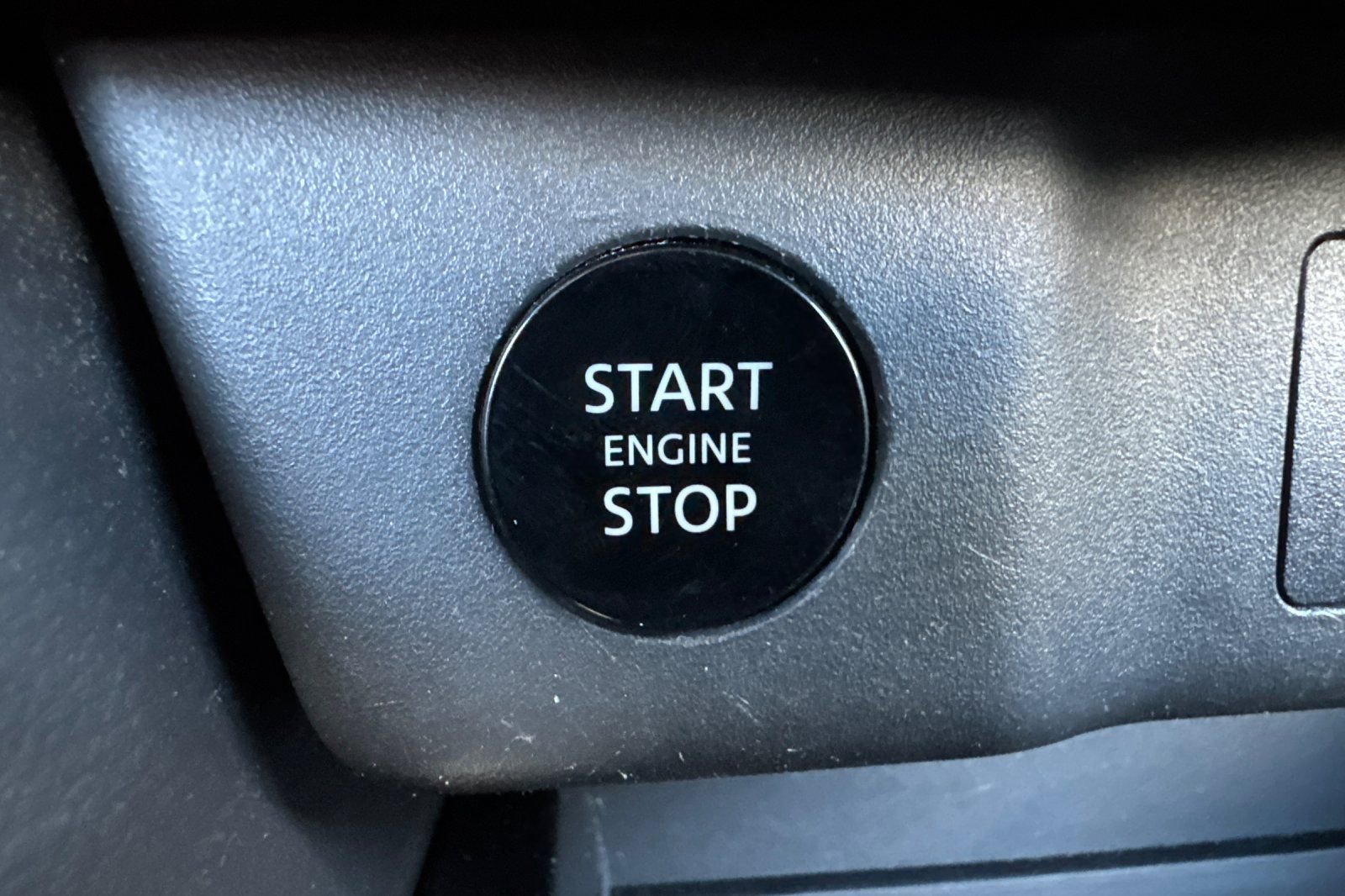 Used 2024 Nissan Rogue SV image 24