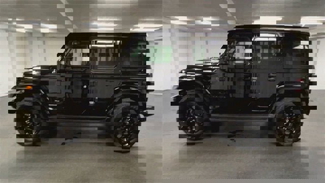 Used 2023 Jeep Wrangler Unlimited Sahara image 5