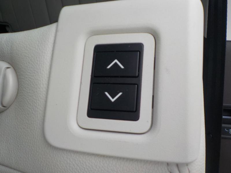 Used 2017 Land Rover Discovery HSE image 36