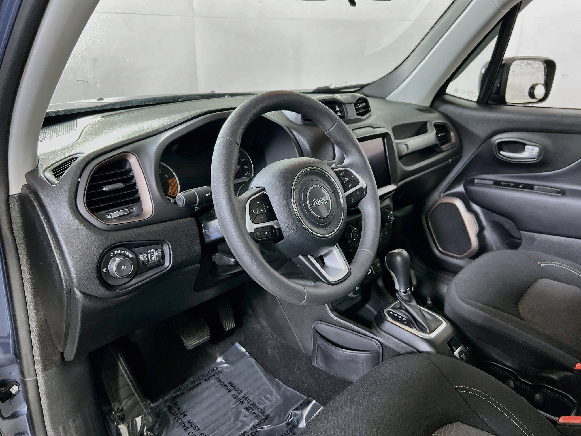 Used 2023 Jeep Renegade Latitude w/ Sun/Sound Group AWD/4WD image 9