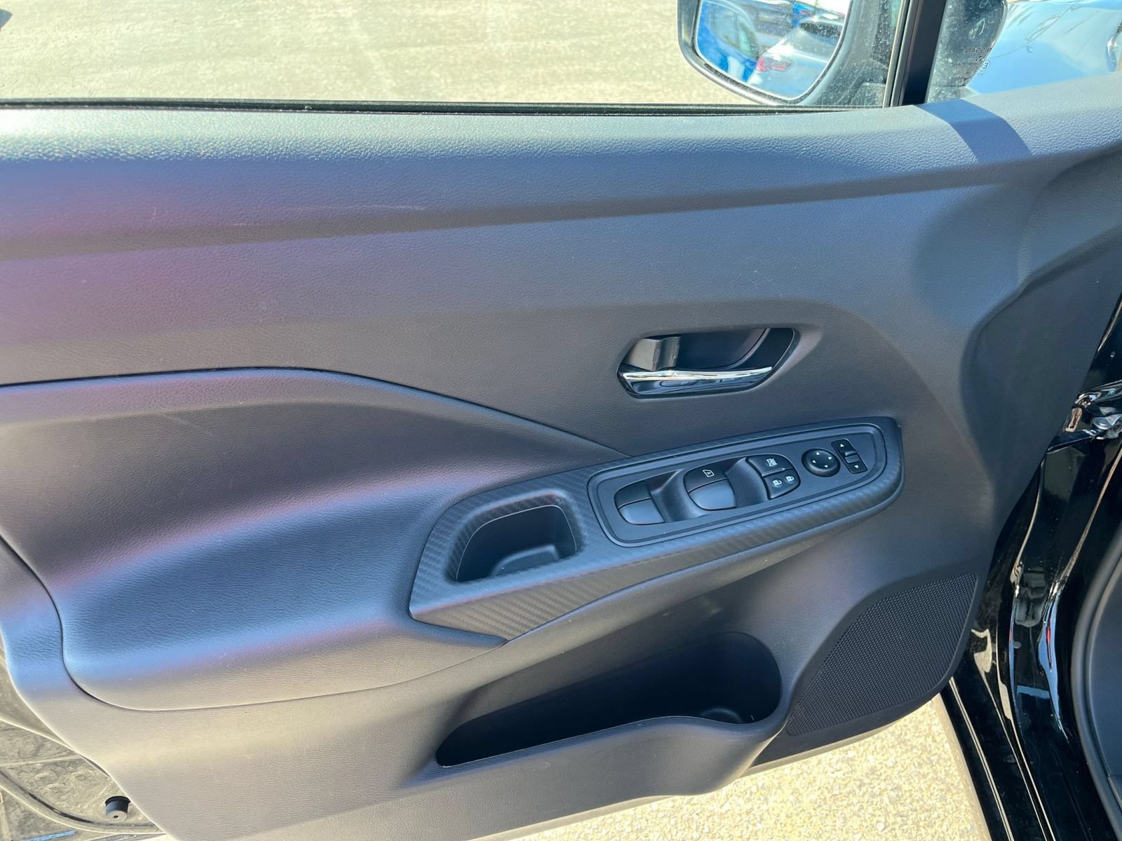 Used 2025 Nissan Versa SV FWD image 15