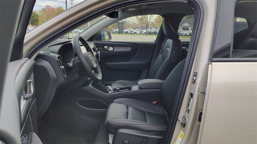New 2026 Volvo XC40 B5 Ultra w/ Climate Package image 7