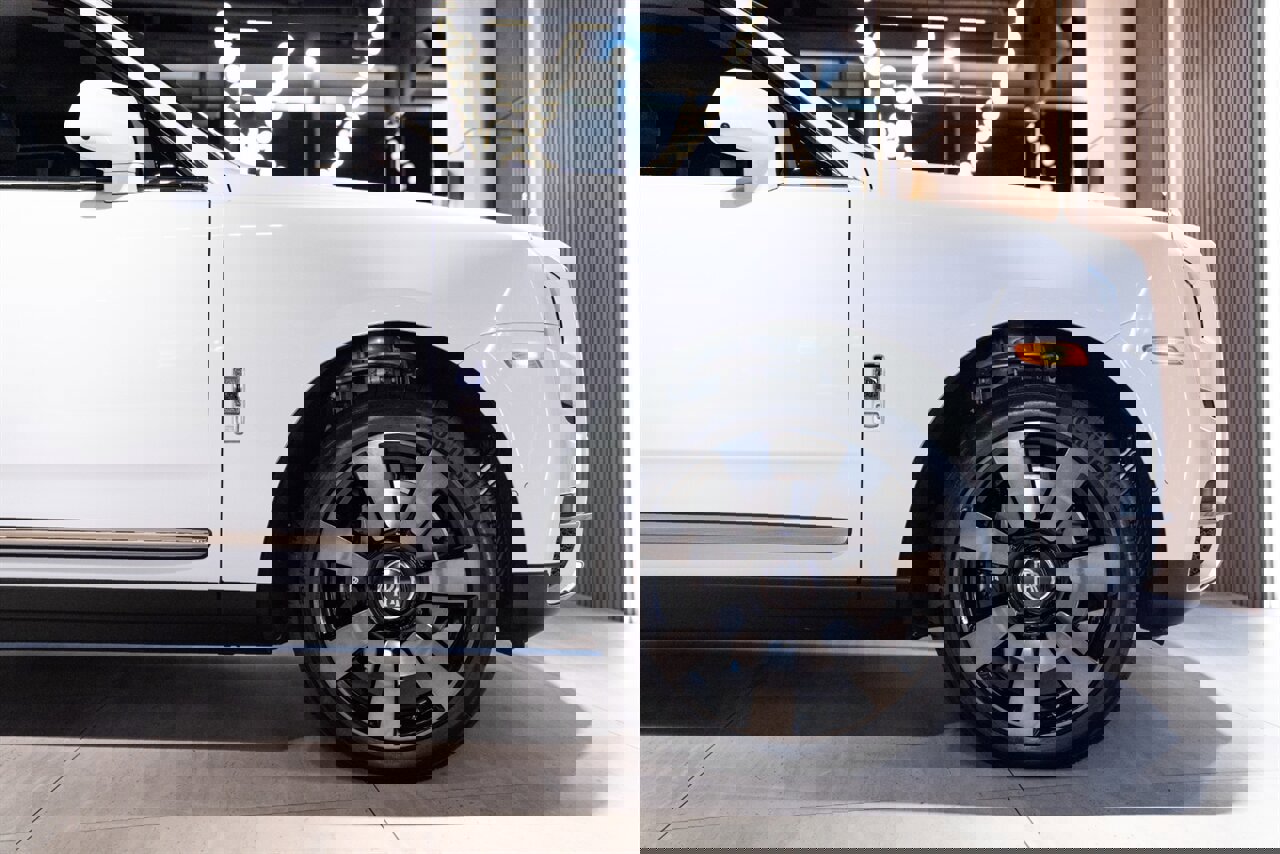 Used 2023 Rolls-Royce Cullinan image 28