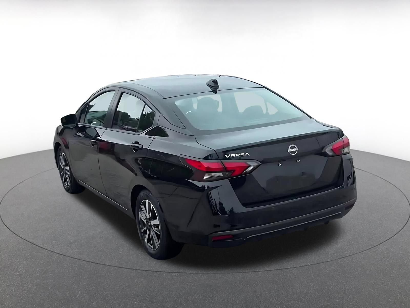 Used 2025 Nissan Versa SV FWD image 11