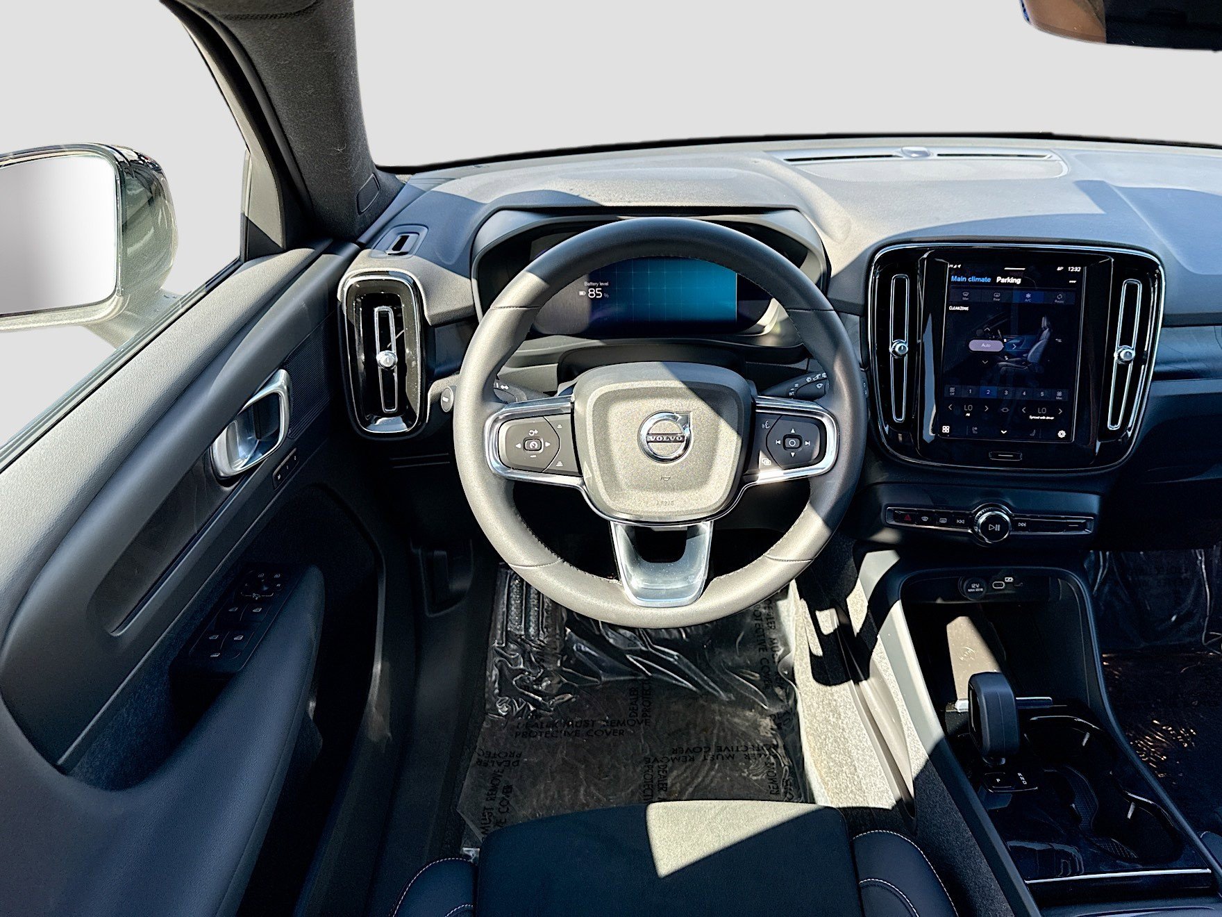 Used 2024 Volvo XC40 Recharge Plus w/ Protection Package Premier image 20