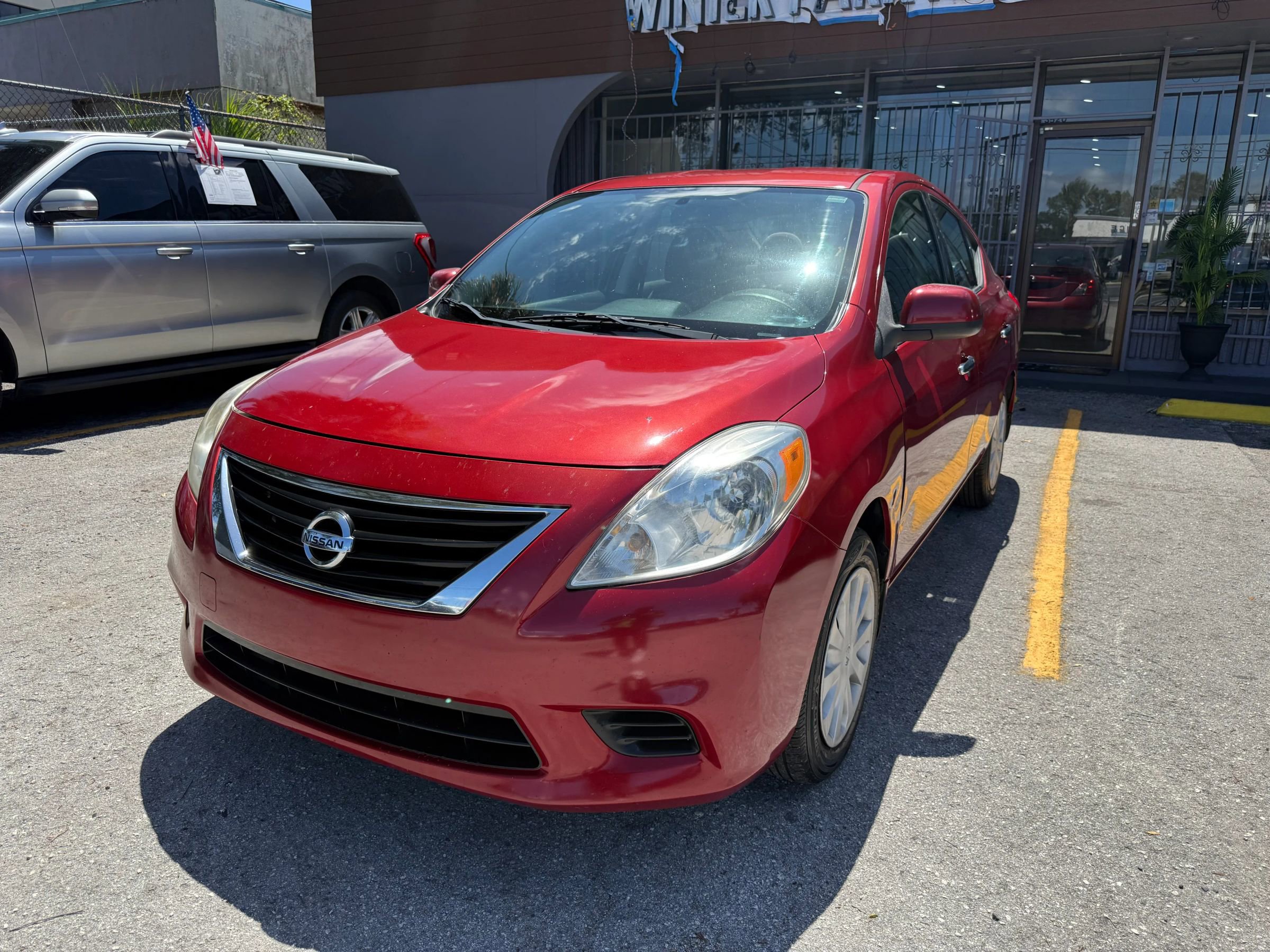 Used 2014 Nissan Versa SV image 1