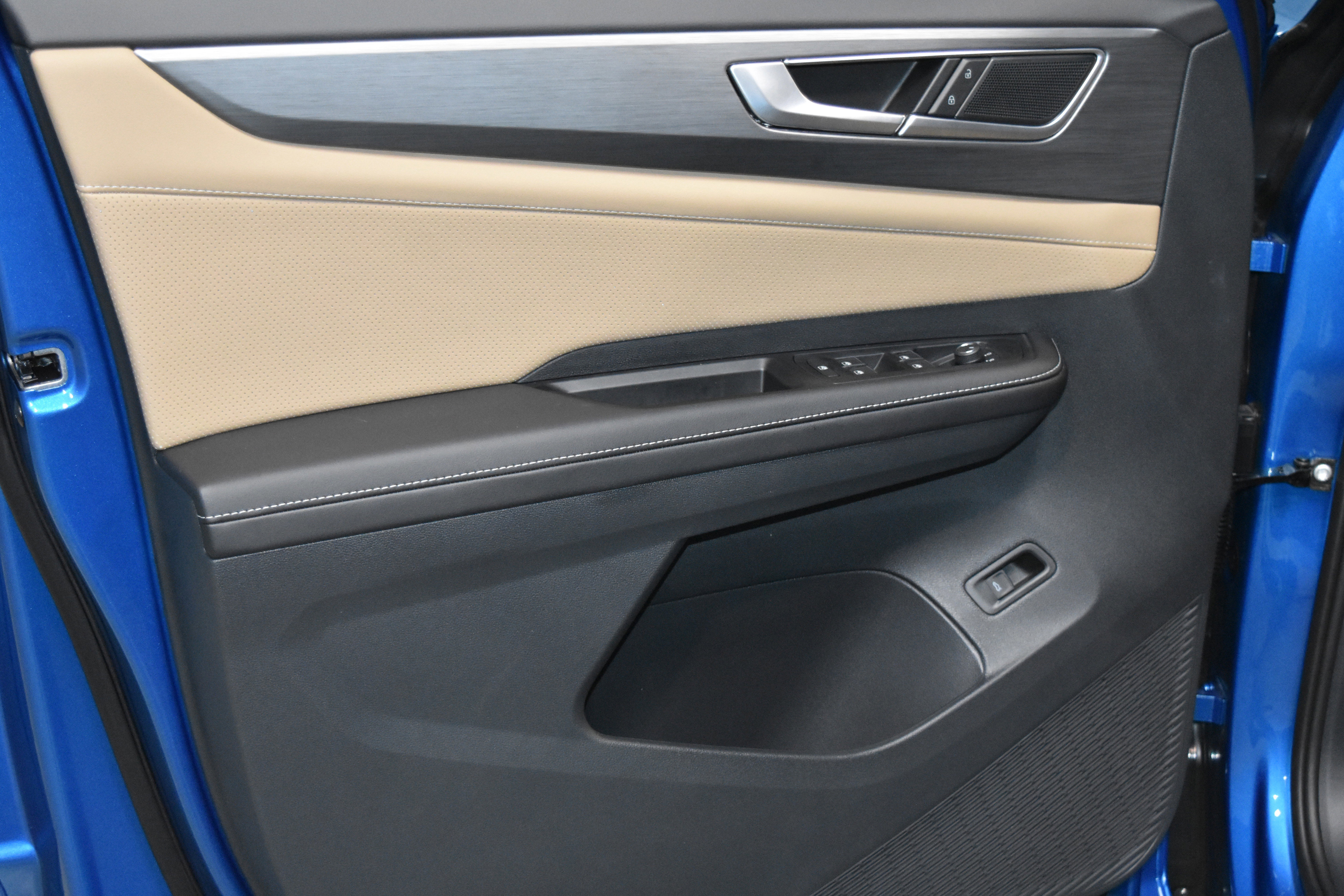 New 2025 Volkswagen Atlas Cross Sport SE image 3