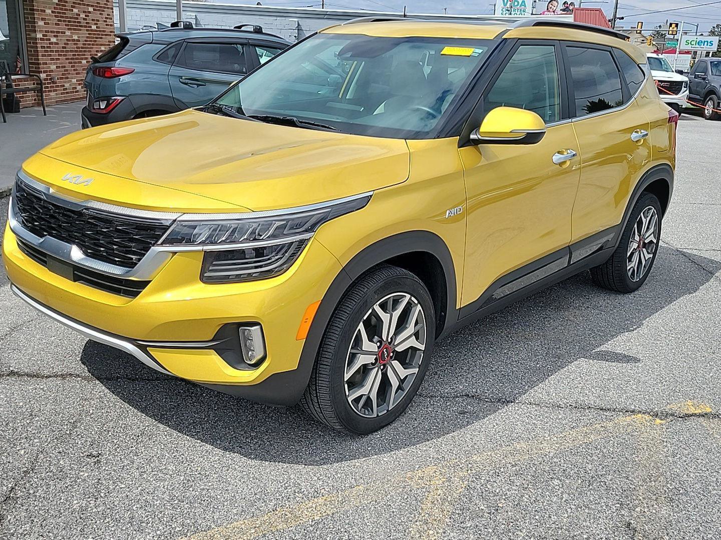 Used 2023 Kia Seltos SX w/ SX Sunroof Package image 1