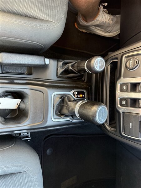Used 2018 Jeep Wrangler Sport AWD/4WD image 2