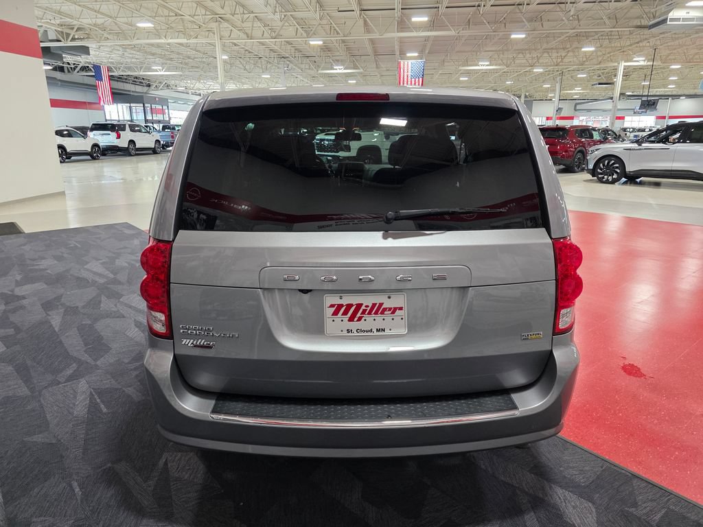 Used 2019 Dodge Grand Caravan SE FWD image 4