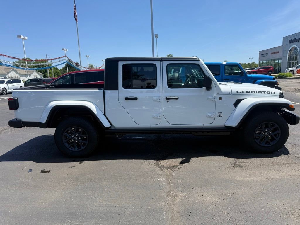 New 2026 Jeep Gladiator Sport AWD/4WD image 2