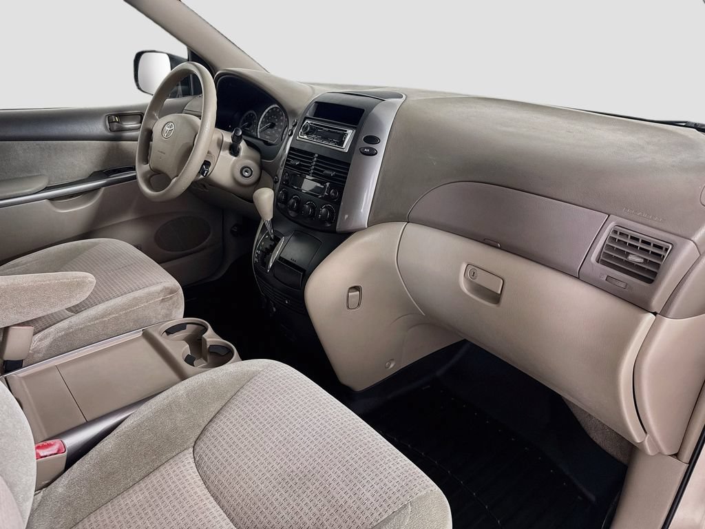 Used 2009 Toyota Sienna CE FWD image 25