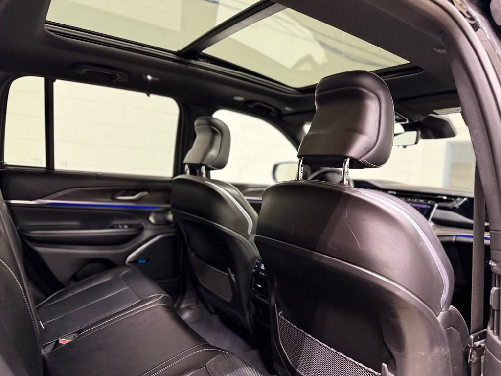 Used 2023 Jeep Grand Cherokee Overland w/ Advanced Protech Group III image 39