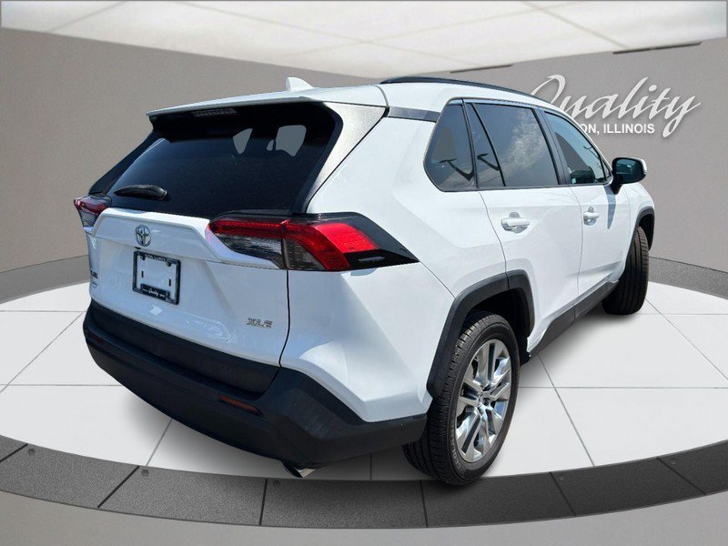Used 2020 Toyota RAV4 XLE Premium FWD image 4