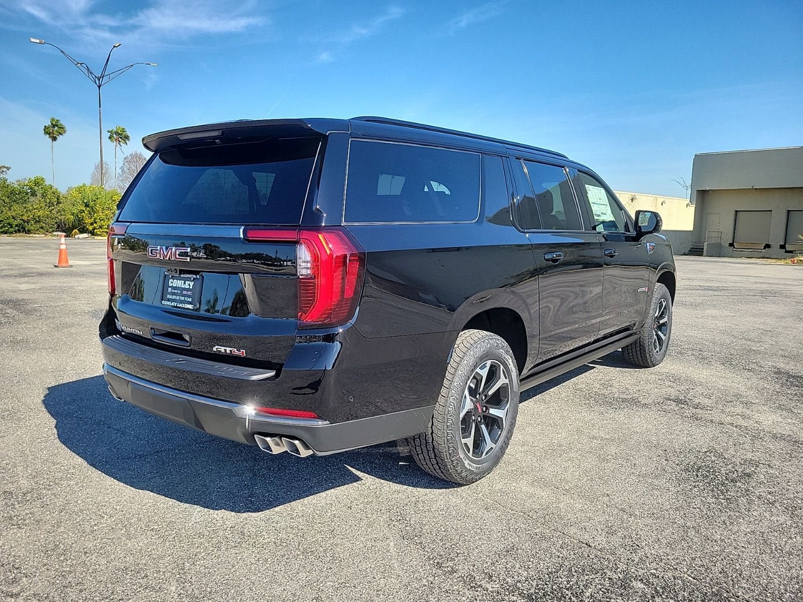 New 2026 GMC Yukon XL AT4 w/ AT4 Premium Plus Package AWD/4WD image 5