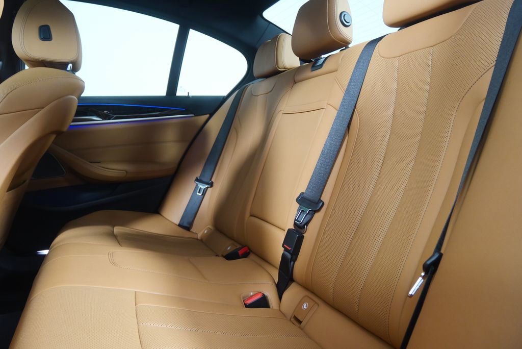 Certified 2023 BMW 530i w/ Premium Package image 15