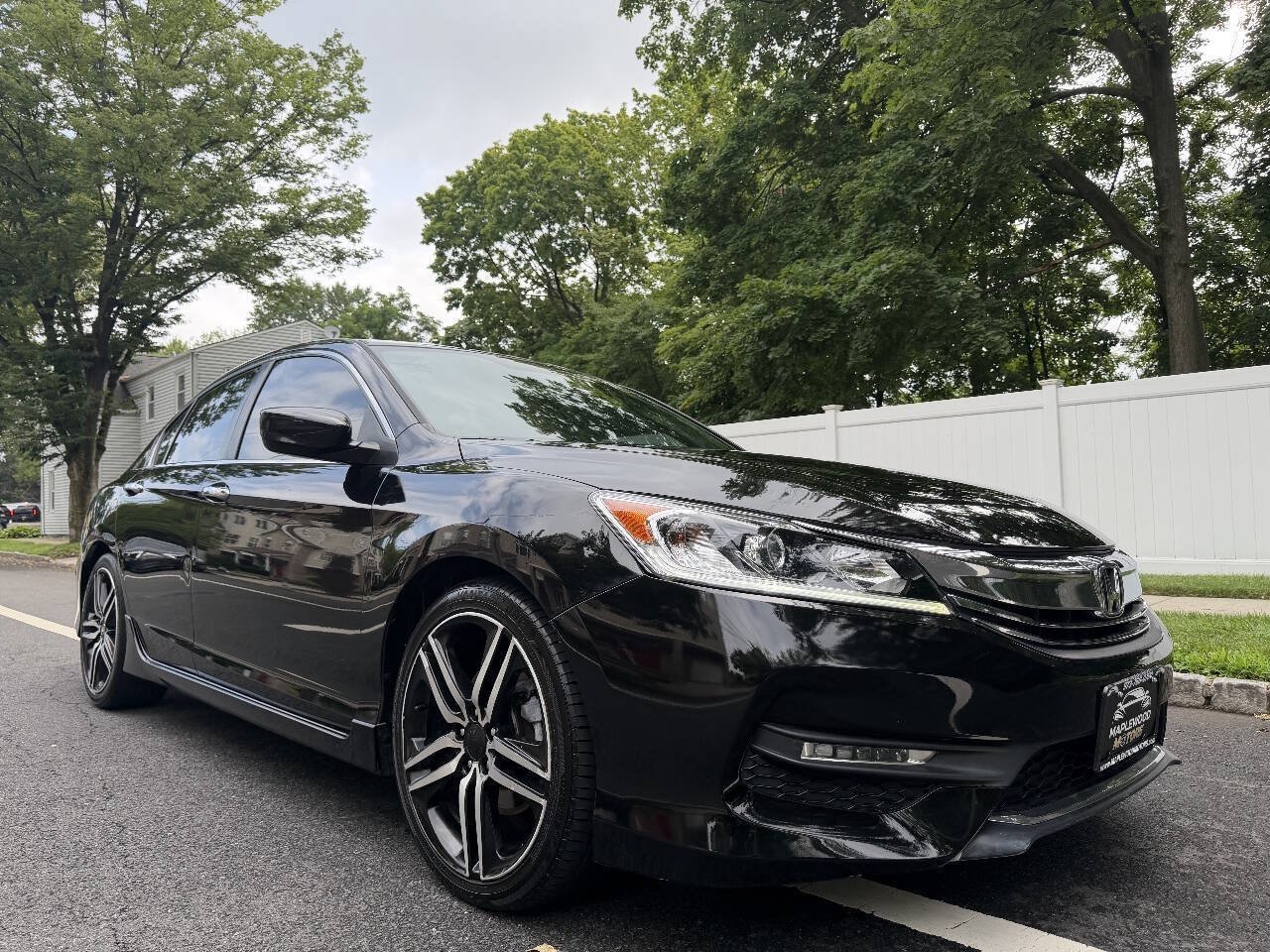 Used 2017 Honda Accord Sport Special Edition image 4