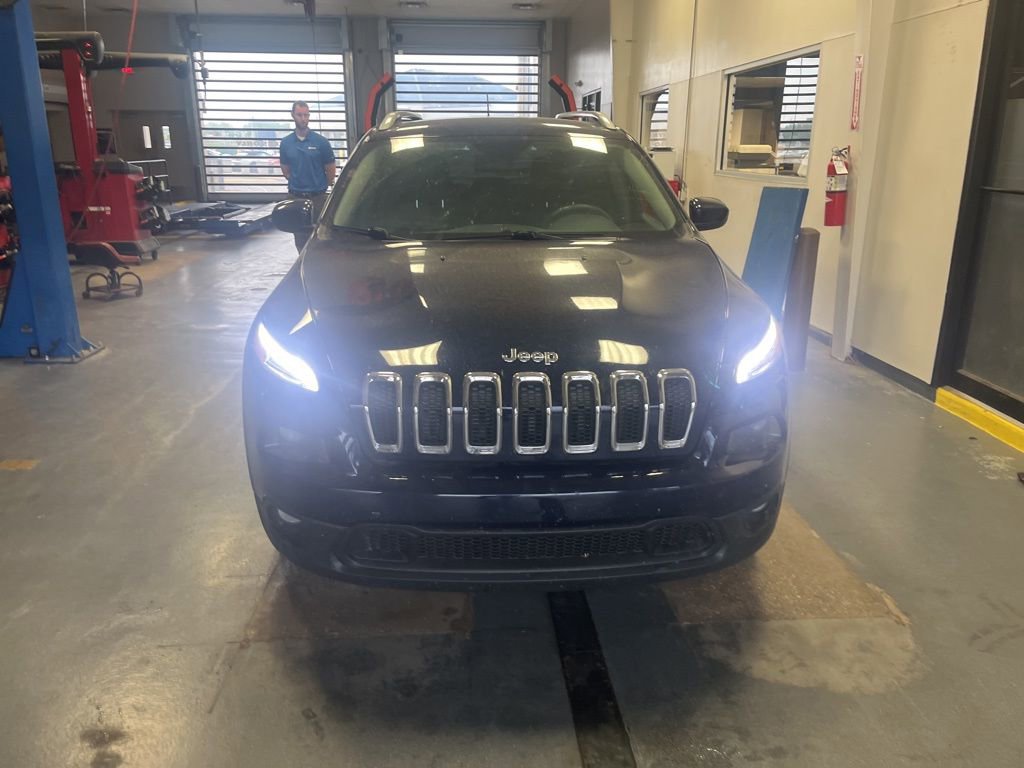 Used 2014 Jeep Cherokee Latitude AWD/4WD image 8