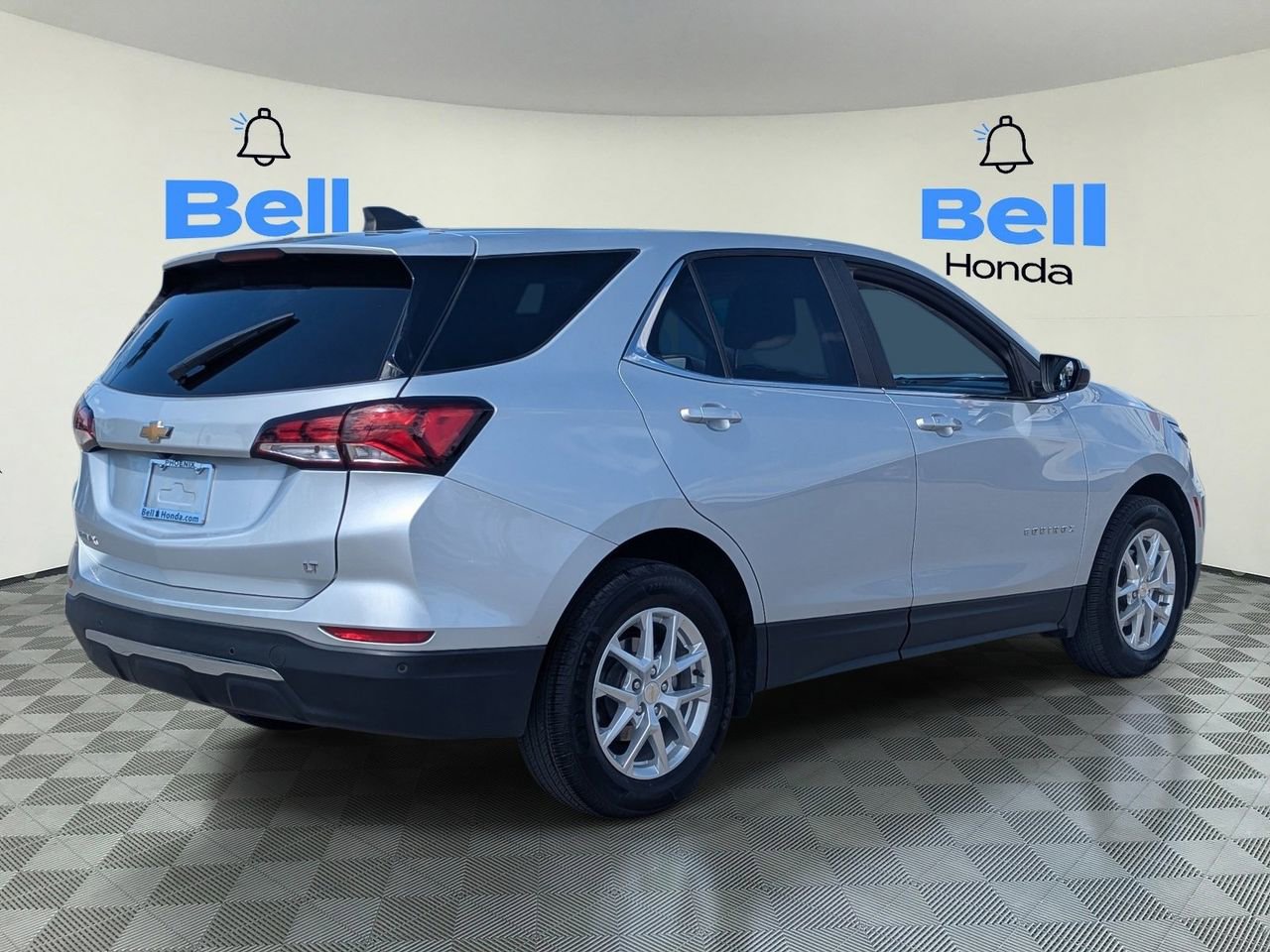 Used 2022 Chevrolet Equinox LT w/ Driver Convenience Package FWD image 4