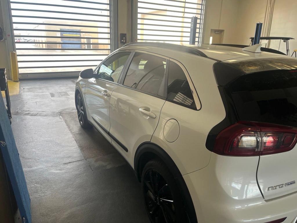 Used 2019 Kia Niro S Touring FWD image 5