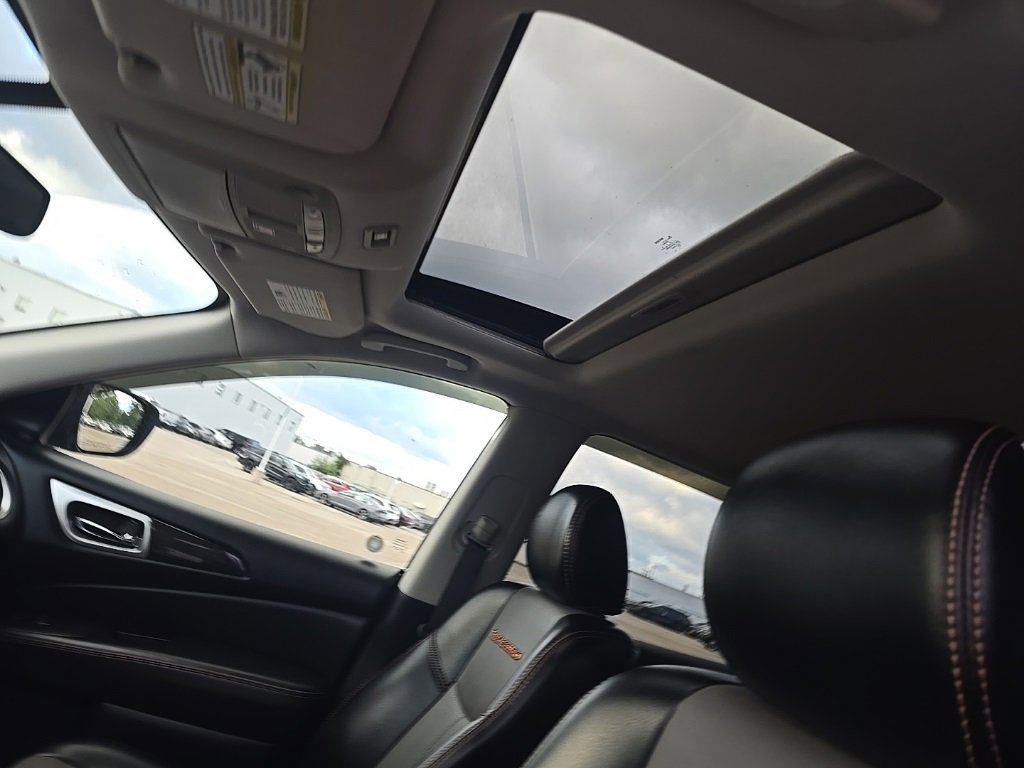 Used 2020 Nissan Pathfinder SL image 11